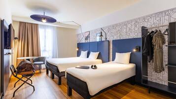 Een kluis op de kamer, een bureau, geluiddichte muren