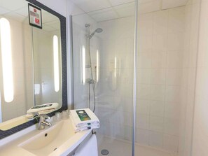 Caja de seguridad en la habitación y escritorio 