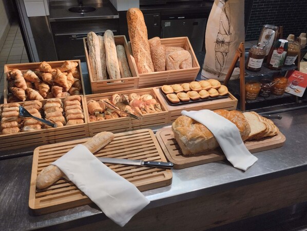 Daily buffet breakfast (EUR 13.90 per person) - ibis Dunkerque Centre (Dunkirk)