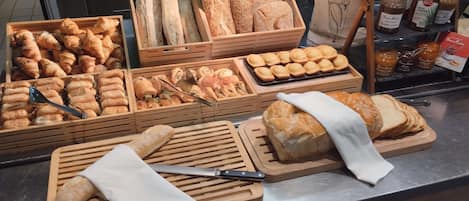 Daily buffet breakfast for a fee