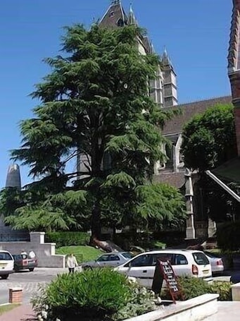 Außenbereich. Citotel Le Cedre