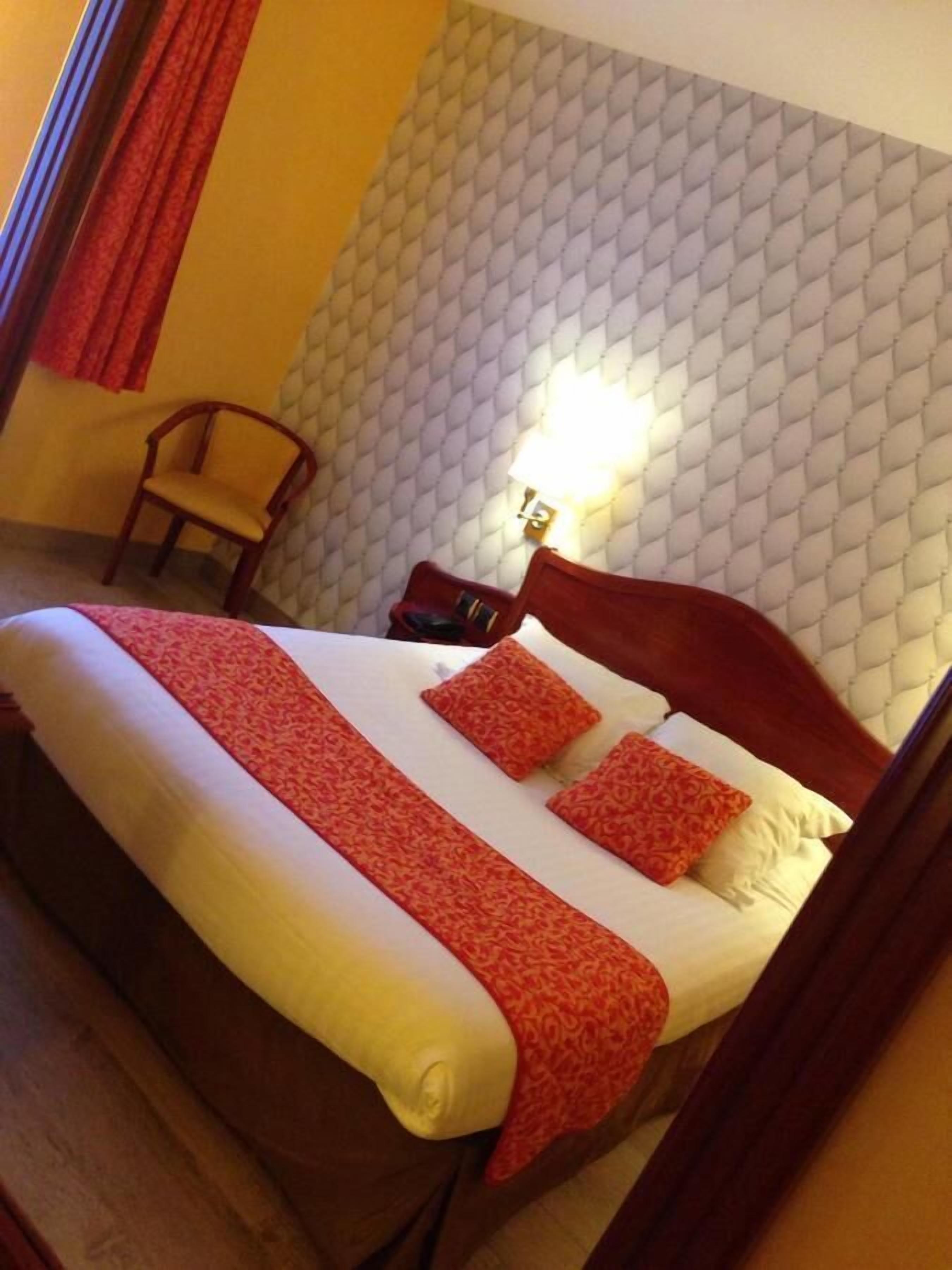 premium bedding, in-room safe, desk, soundproofing