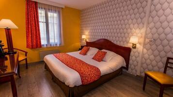 Double Room | 1 bedroom, premium bedding, in-room safe, desk