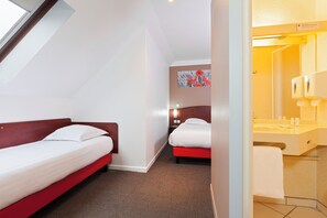 Luxe beddengoed, een bureau, verduisterende gordijnen