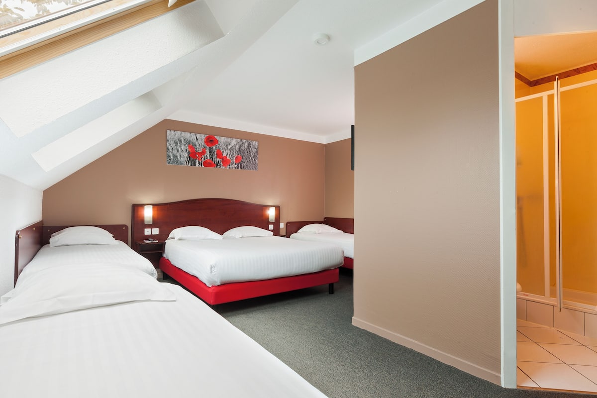 Premium bedding, desk, blackout curtains