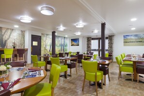 Colazione a buffet, servita tutte le mattine (7.95 EUR a persona) 