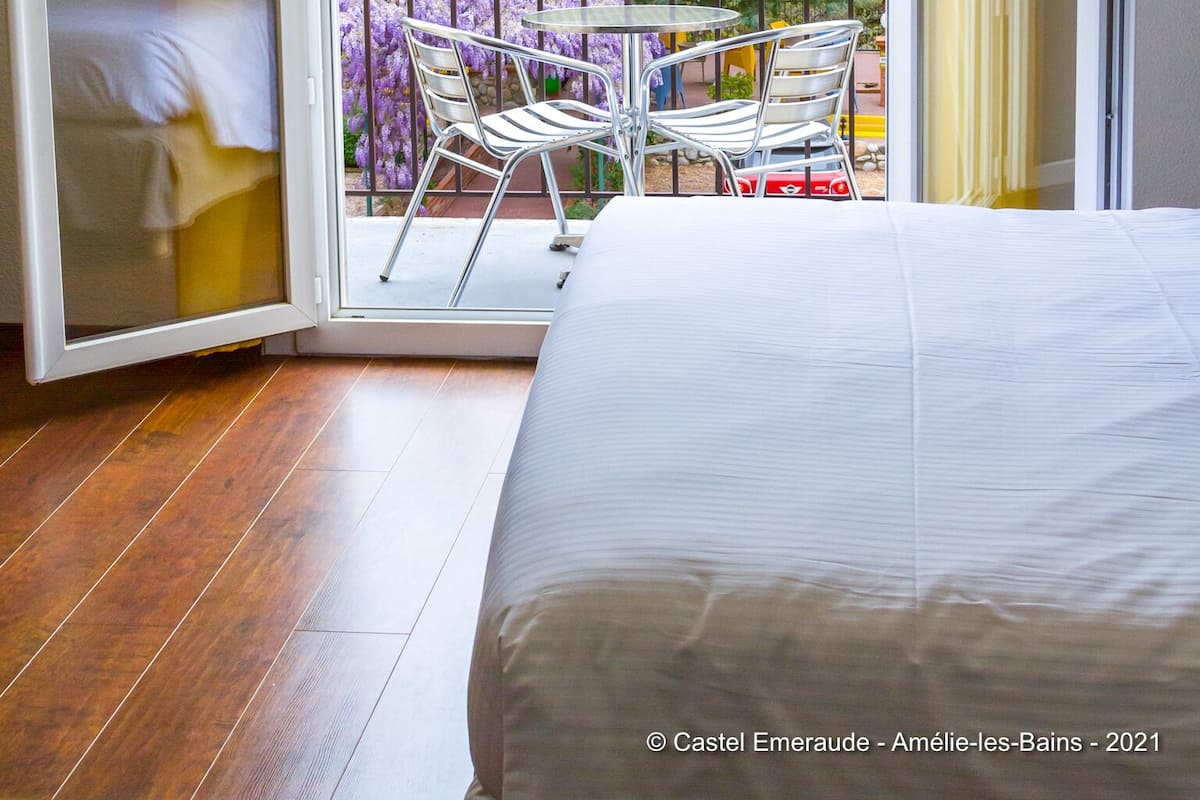 Superior Apartment, 1 Bedroom, Balcony, Garden View | 1 bedroom, premium bedding, memory foam beds, desk