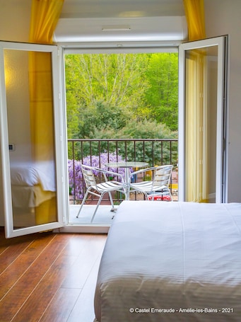 Superior Apartment, 1 Bedroom, Balcony, Garden View | Premium bedding, memory foam beds, desk, soundproofing. Appart'Hotel Castel Emeraude