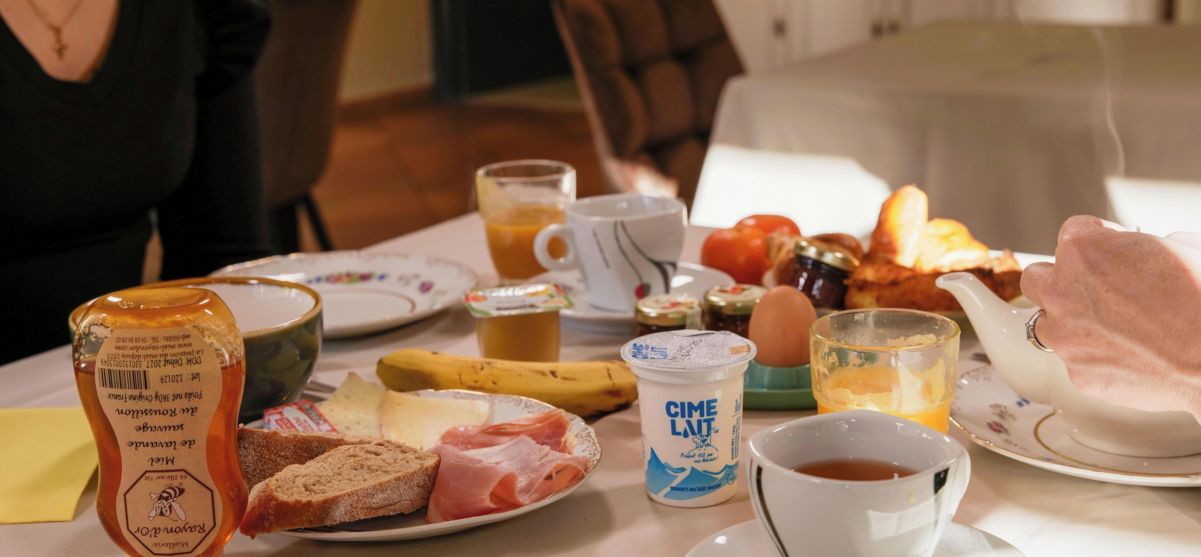 Daily buffet breakfast for a fee