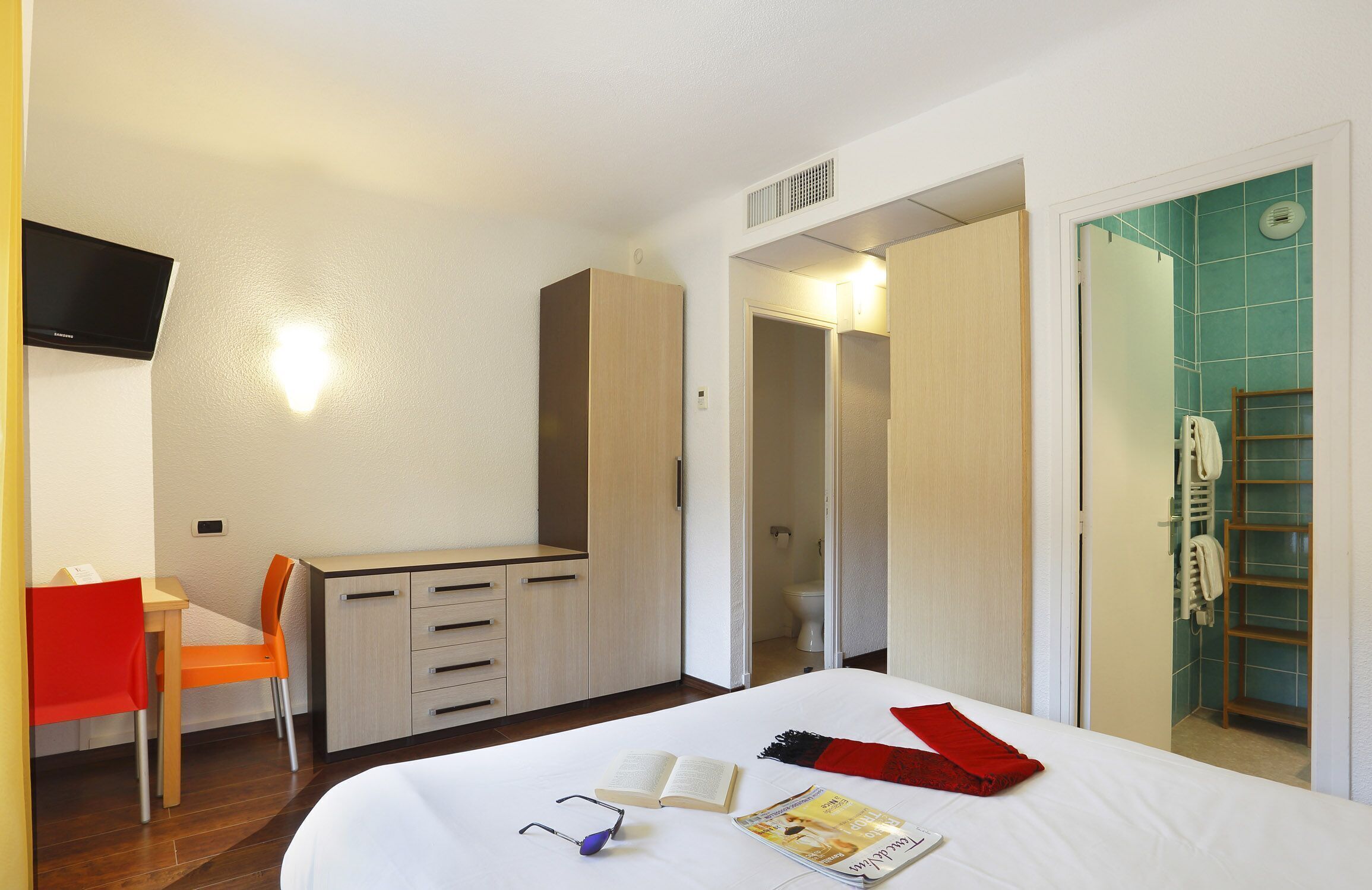 Literie de qualité supérieure, matelas mémoire de forme, bureau