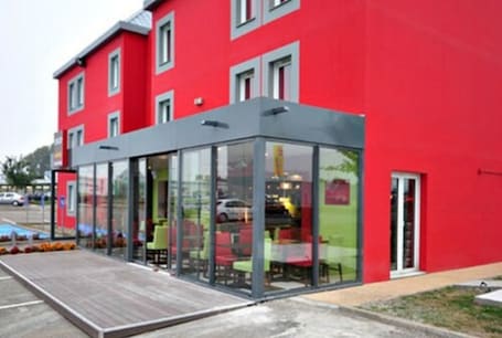 Terrasse sur le toit. Enzo Hotels Mulhouse Sud Morschwiller