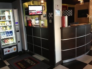 Reception - Enzo Hotels Mulhouse Sud Morschwiller (Morschwiller-le-Bas)
