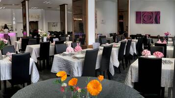 Lunch and dinner served, French cuisine