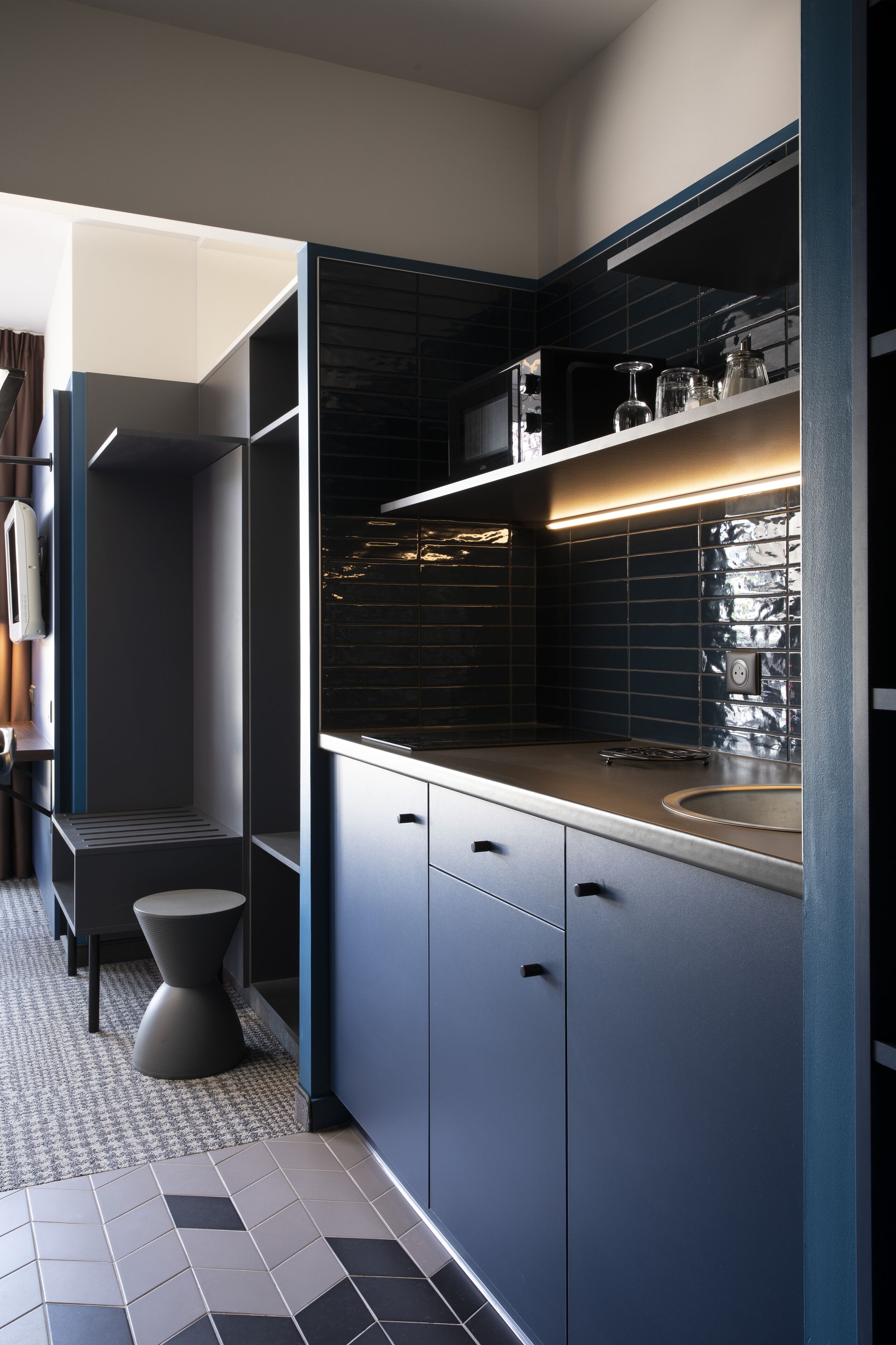 Estudio | Caja de seguridad en la habitación y escritorio 