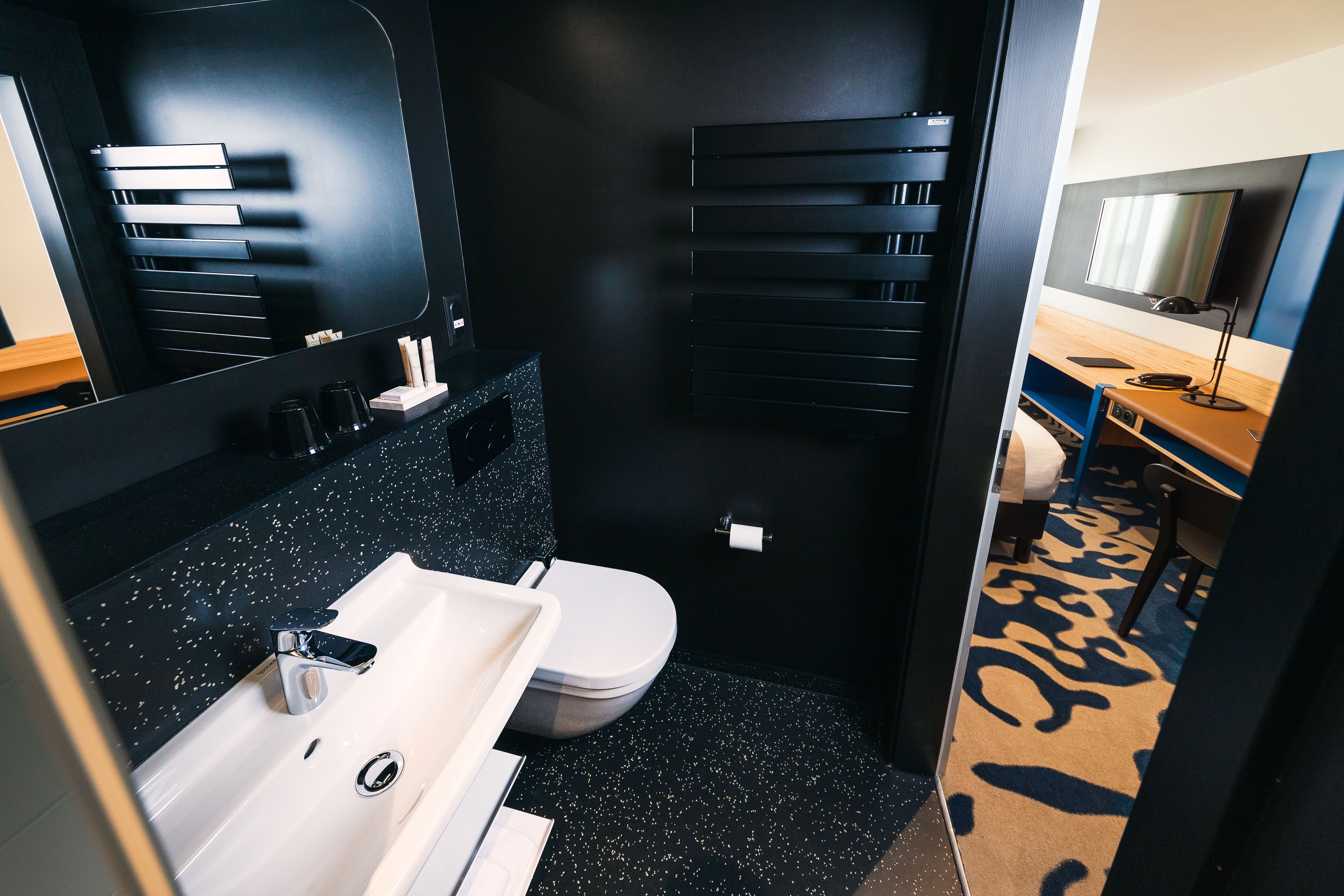 privilege double room 1 queen bed | bathroom | shower, free toiletries, hair dryer, towels