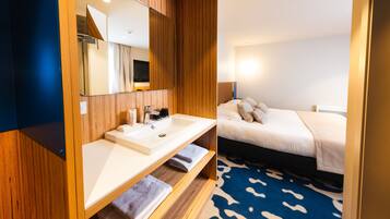 Chambre Double PrivilĂšge, 1 Grand lit | Coffres-forts dans les chambres, bureau