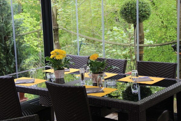 Breakfast, lunch, dinner served; French cuisine, garden views 