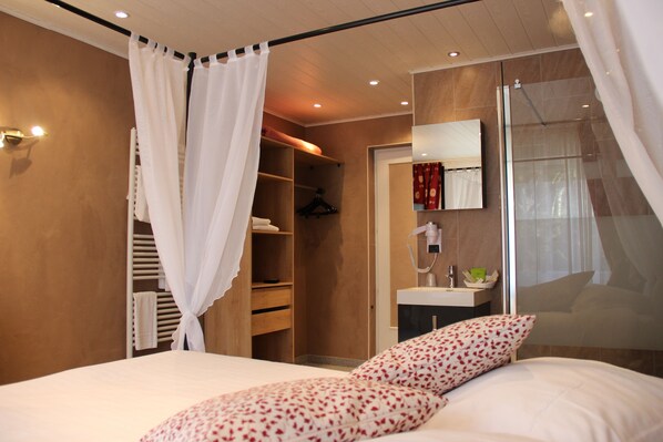 Literie de qualité supérieure, décoration personnalisée