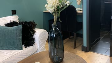 CHAMBRE DOUBLE LUXE | 迷你吧、客房内保险箱、办公桌、遮光窗帘