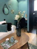 CHAMBRE DOUBLE LUXE | Minibar, in-room safe, desk, blackout drapes