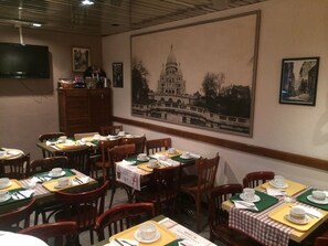 Daily continental breakfast (EUR 8.00 per person) - Hôtel Picardy (Paris)