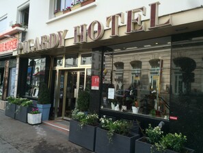Soundproofing, rollaway beds, free WiFi, bed sheets - Hôtel Picardy (Paris)