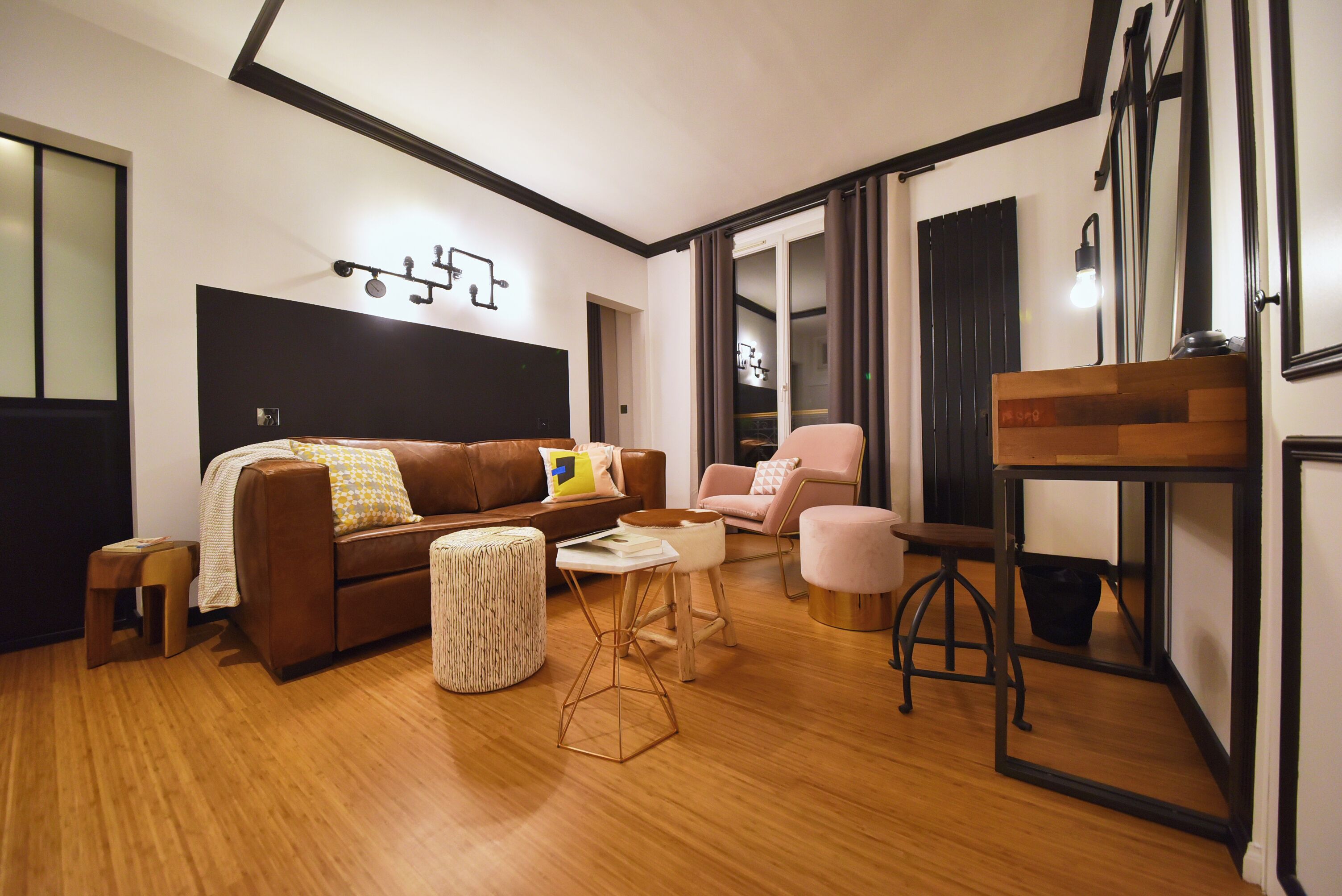 junior suite | living area | flat-screen tv