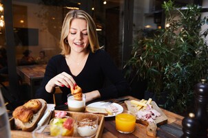Café da manhã com buffet todos os dias mediante uma taxa