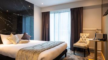 Deluxe Double Room | Desk, blackout drapes, soundproofing, bed sheets