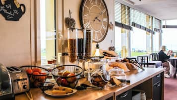 Colazione a buffet, servita tutte le mattine (16 EUR a persona)