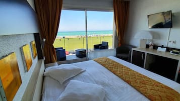 Superior Double or Twin Room, Sea View | 1 bedroom, in-room safe, desk, soundproofing