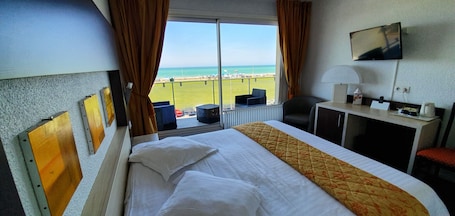 Superior Double or Twin Room, Sea View | 1 bedroom, in-room safe, desk, soundproofing