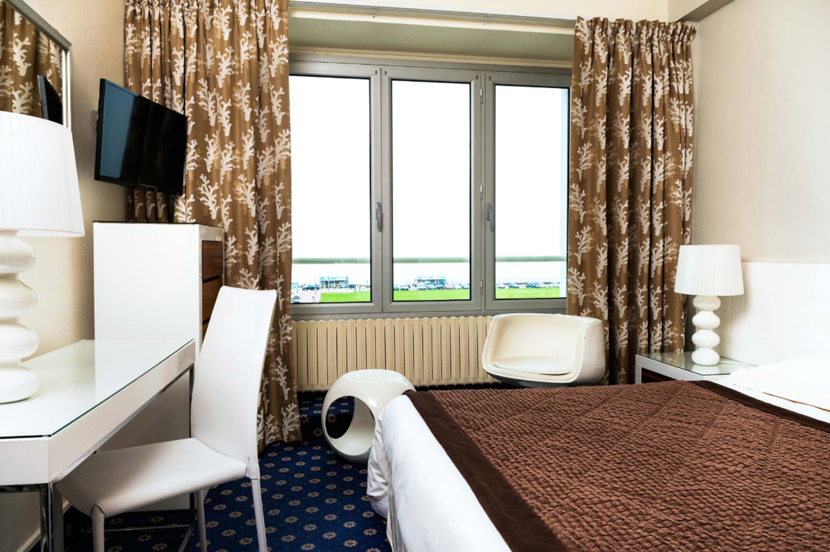 double room, sea view | minibar, in-room safe, desk, blackout curtains
