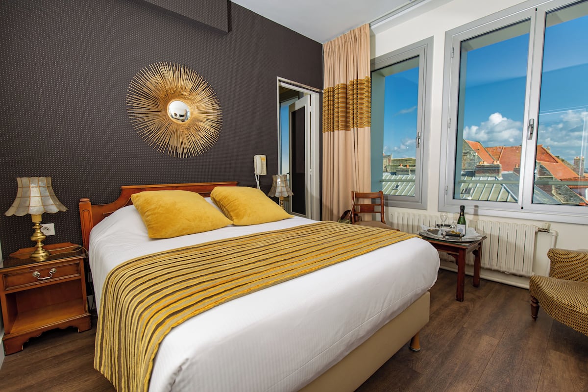 Double Room, City View