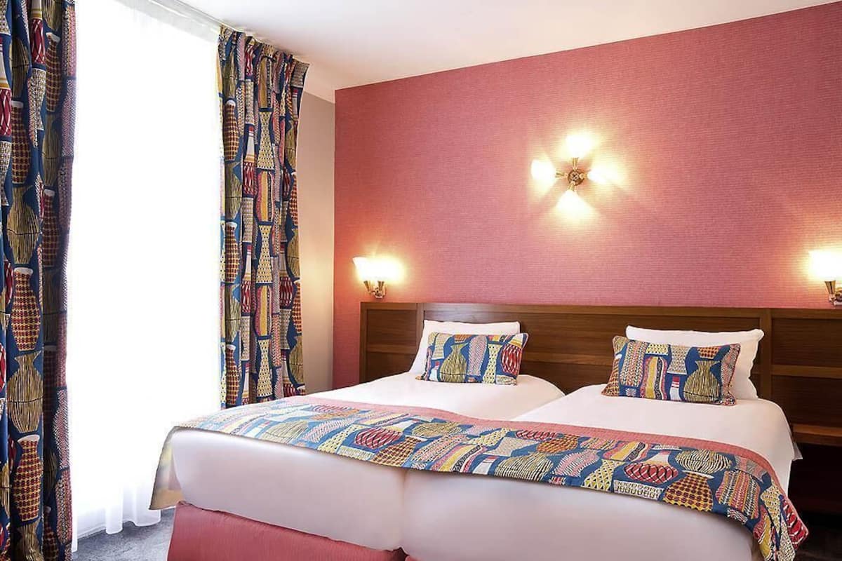 Ropa de cama de alta calidad, escritorio y cortinas blackout