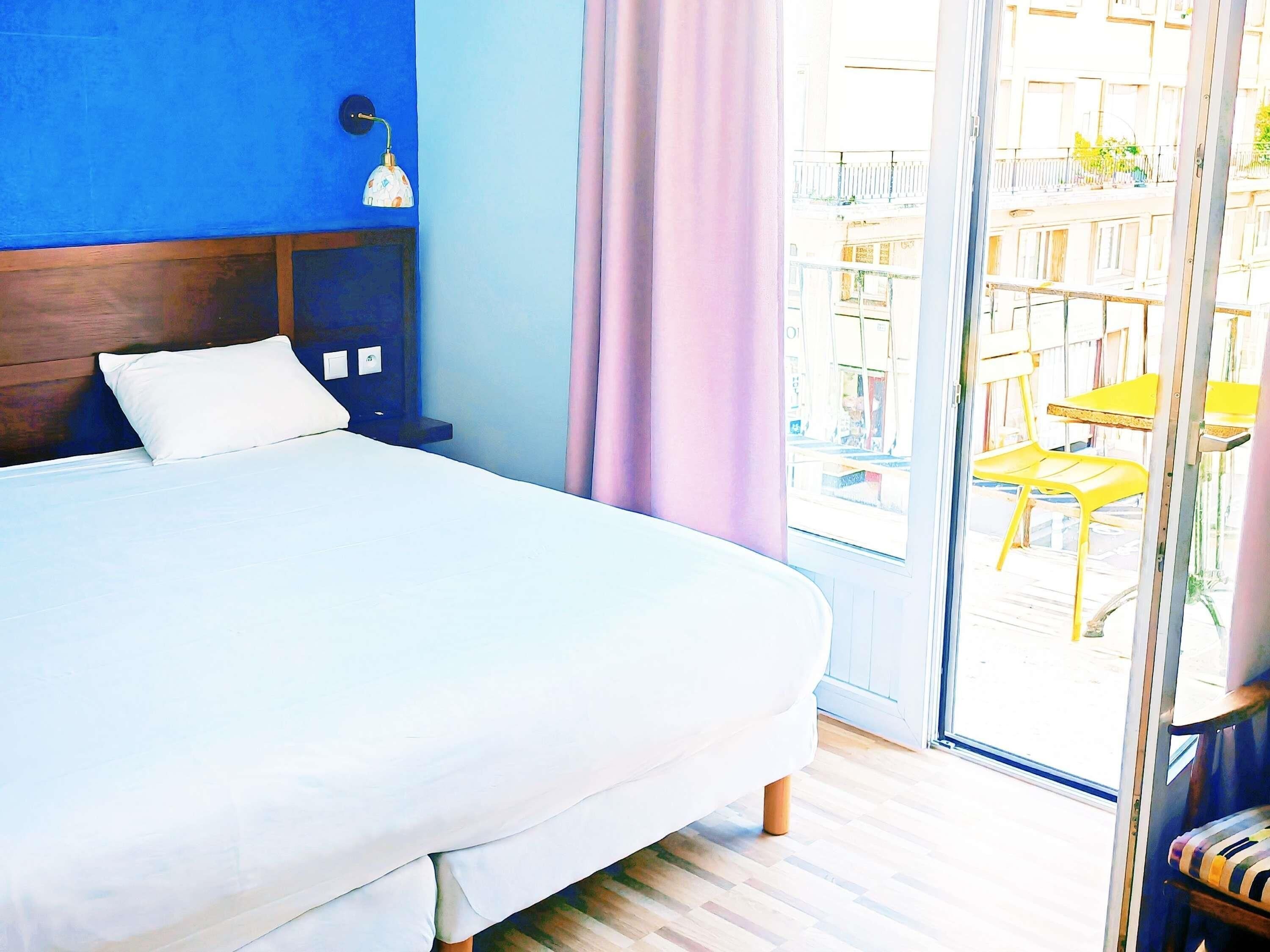 Ropa de cama de alta calidad, escritorio y cortinas blackout 