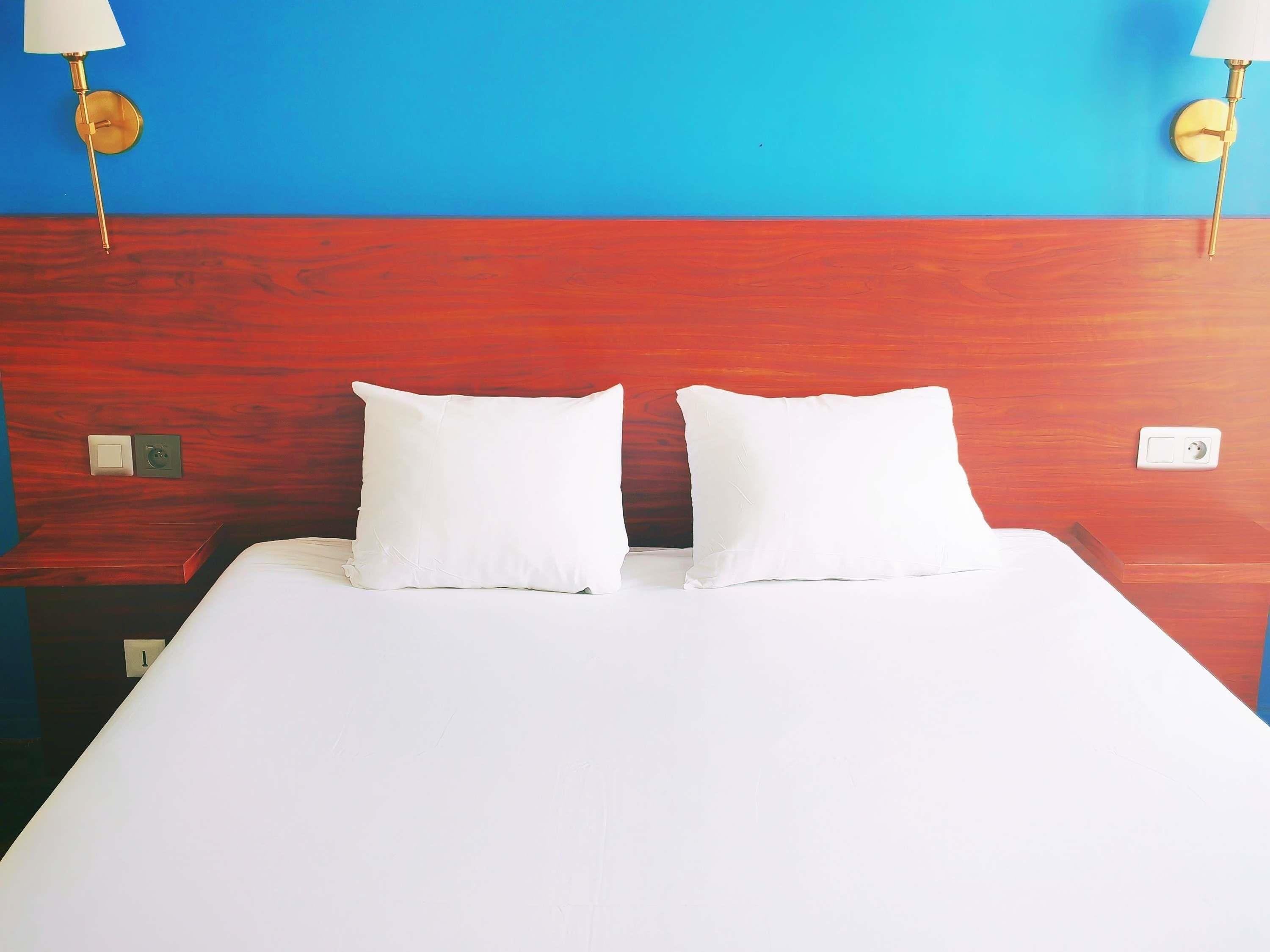 Ropa de cama de alta calidad, escritorio y cortinas blackout 