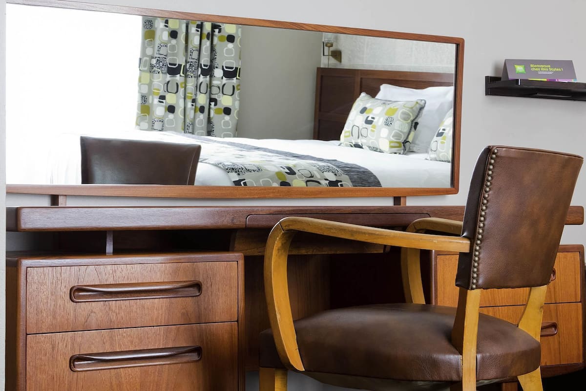 Premium bedding, desk, blackout drapes, soundproofing