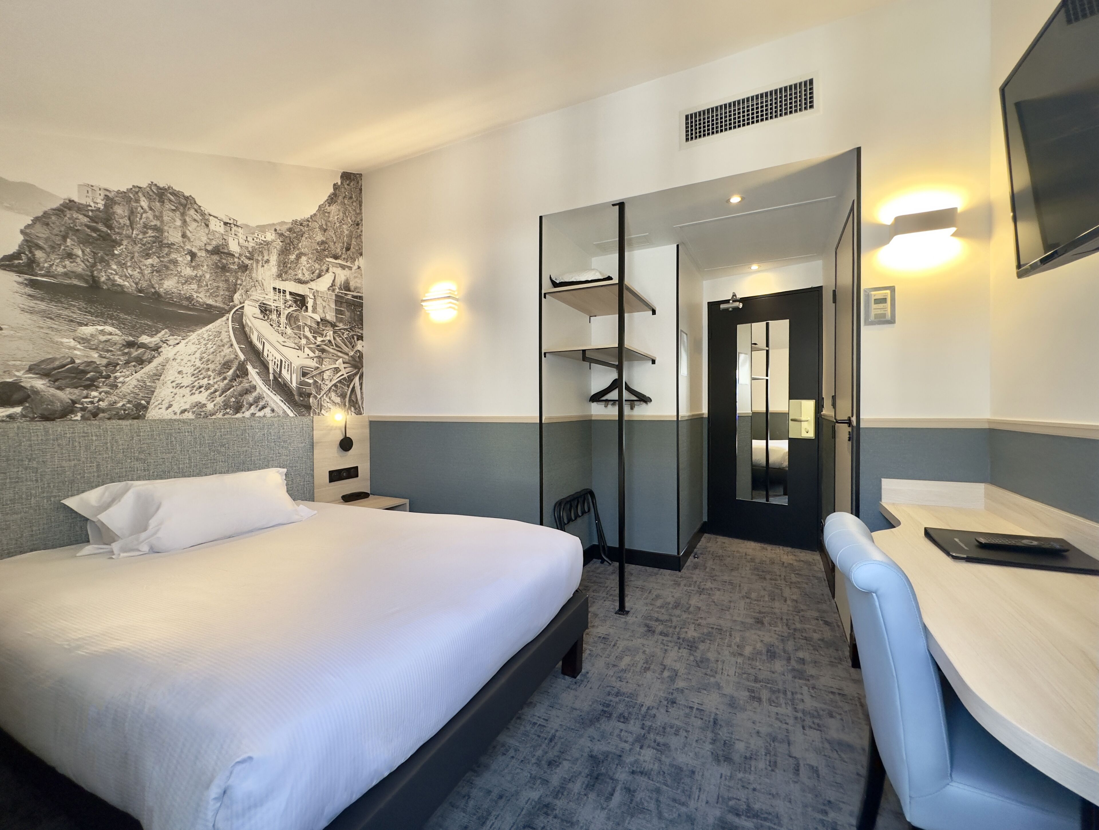 Premium bedding, in-room safe, desk, blackout curtains