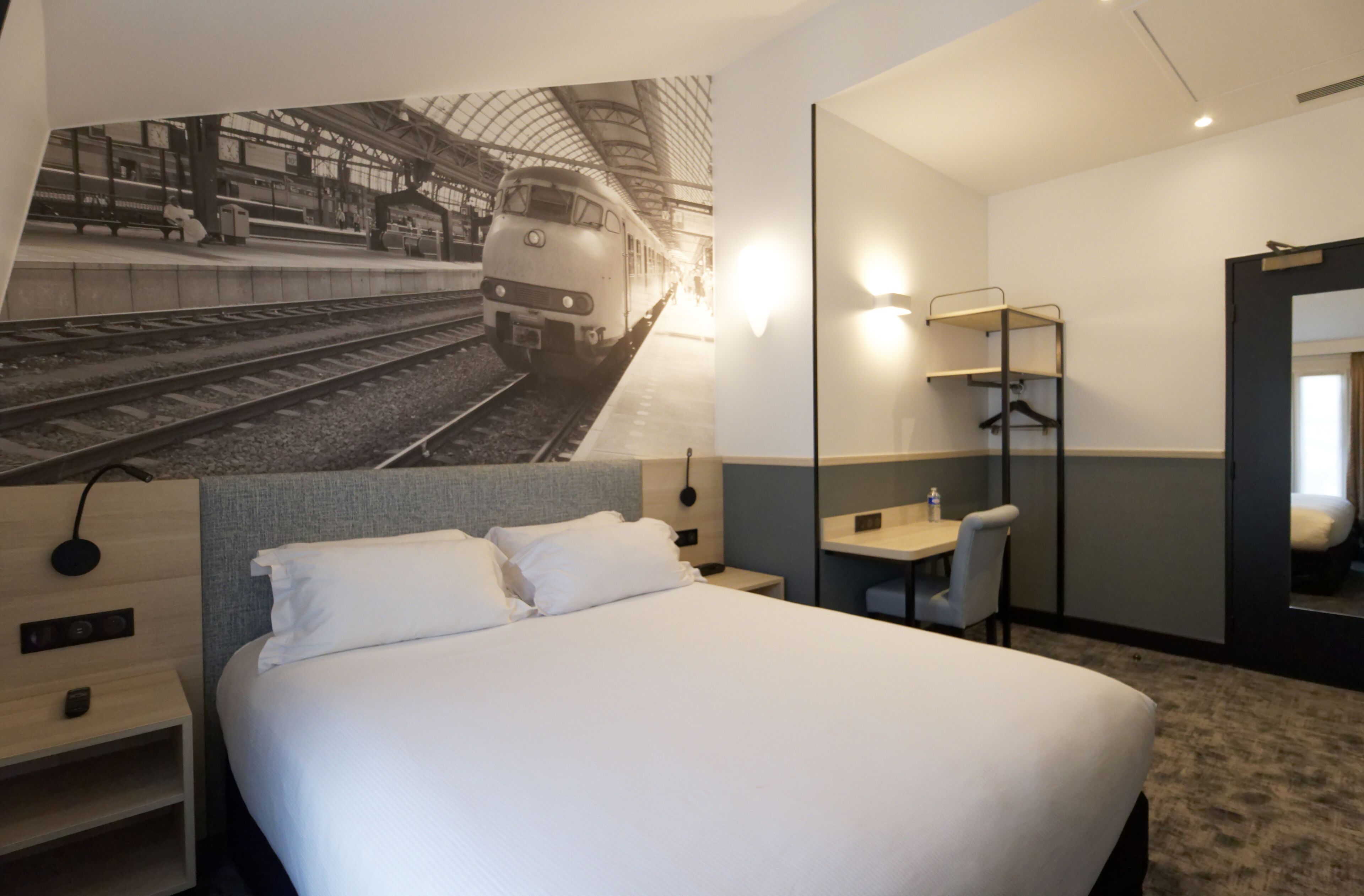 Premium bedding, in-room safe, desk, blackout curtains