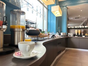 Colazione a buffet a pagamento, servita tutte le mattine 