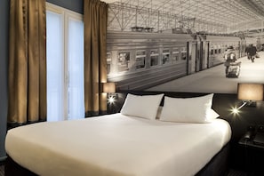 Premium bedding, in-room safe, desk, blackout curtains - Appia La Fayette (Paris)
