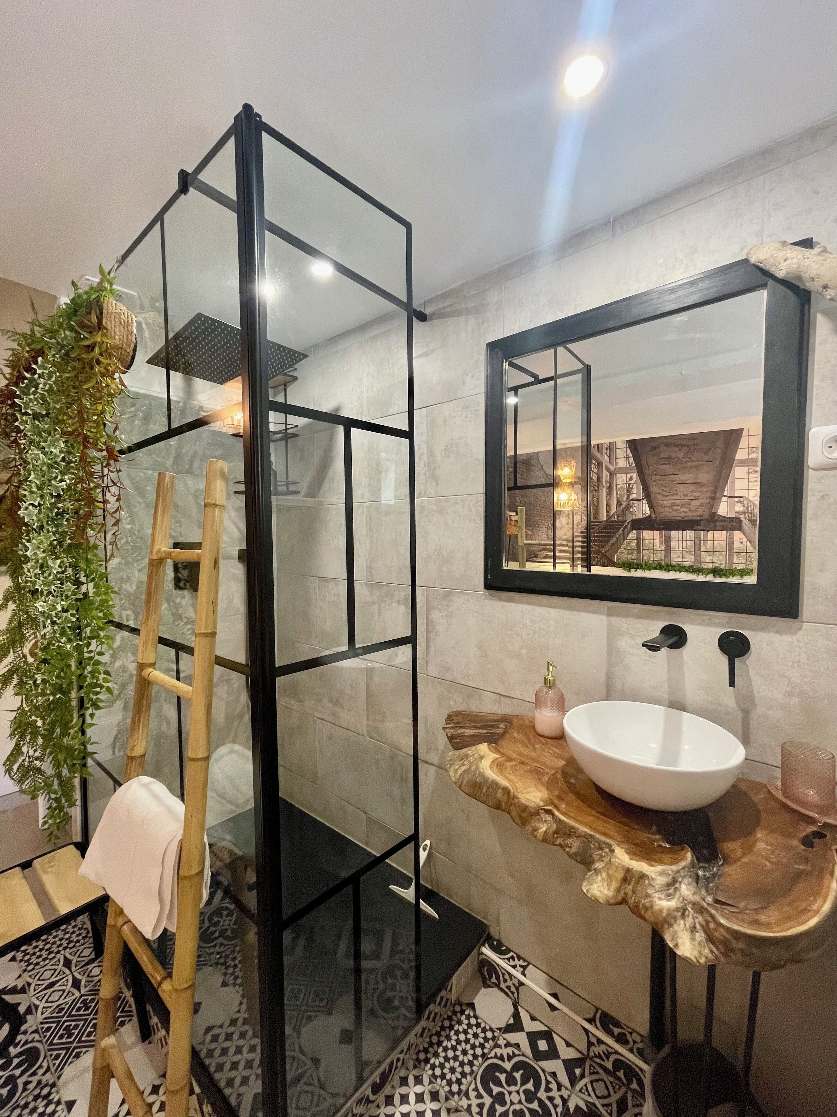 comfort double room | bathroom | shower, free toiletries, hair dryer, towels