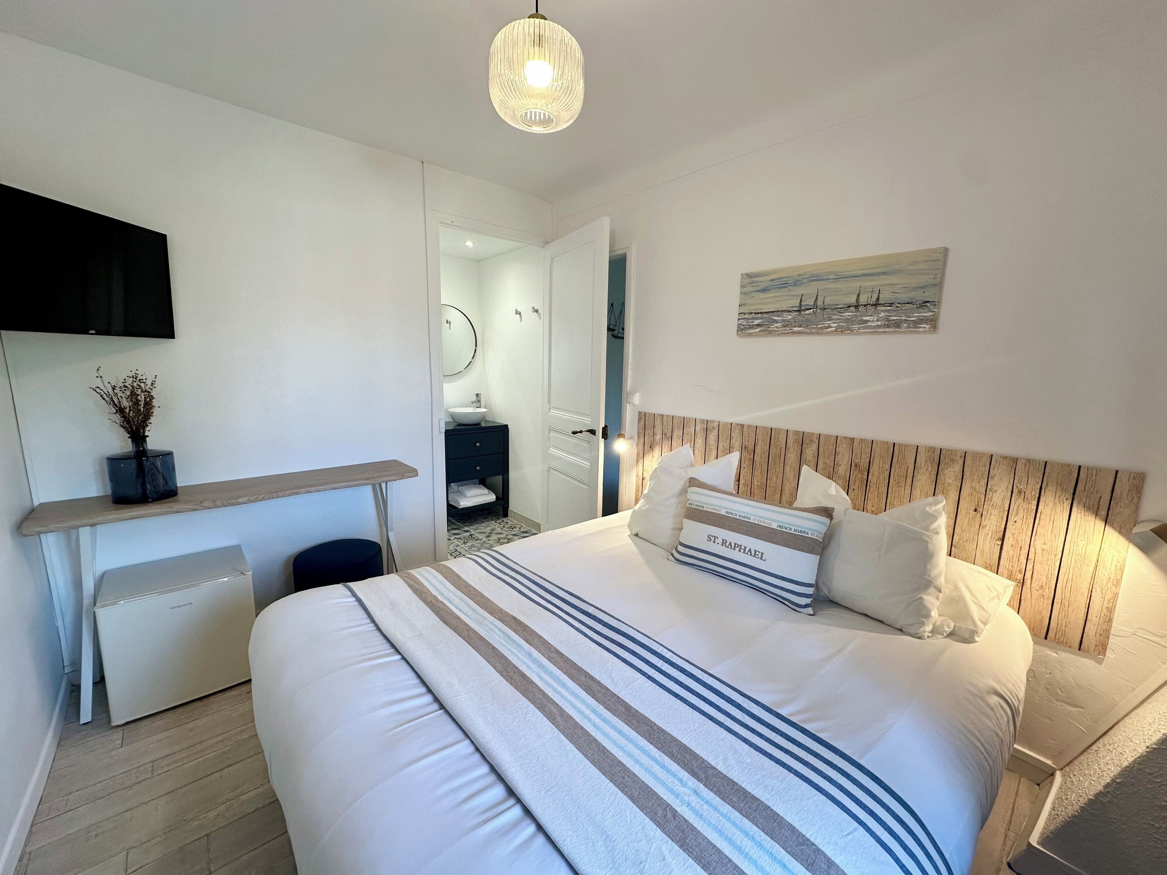 Familienzimmer, 1 Queen-Bett und Schlafsofa (with Air Conditioning)