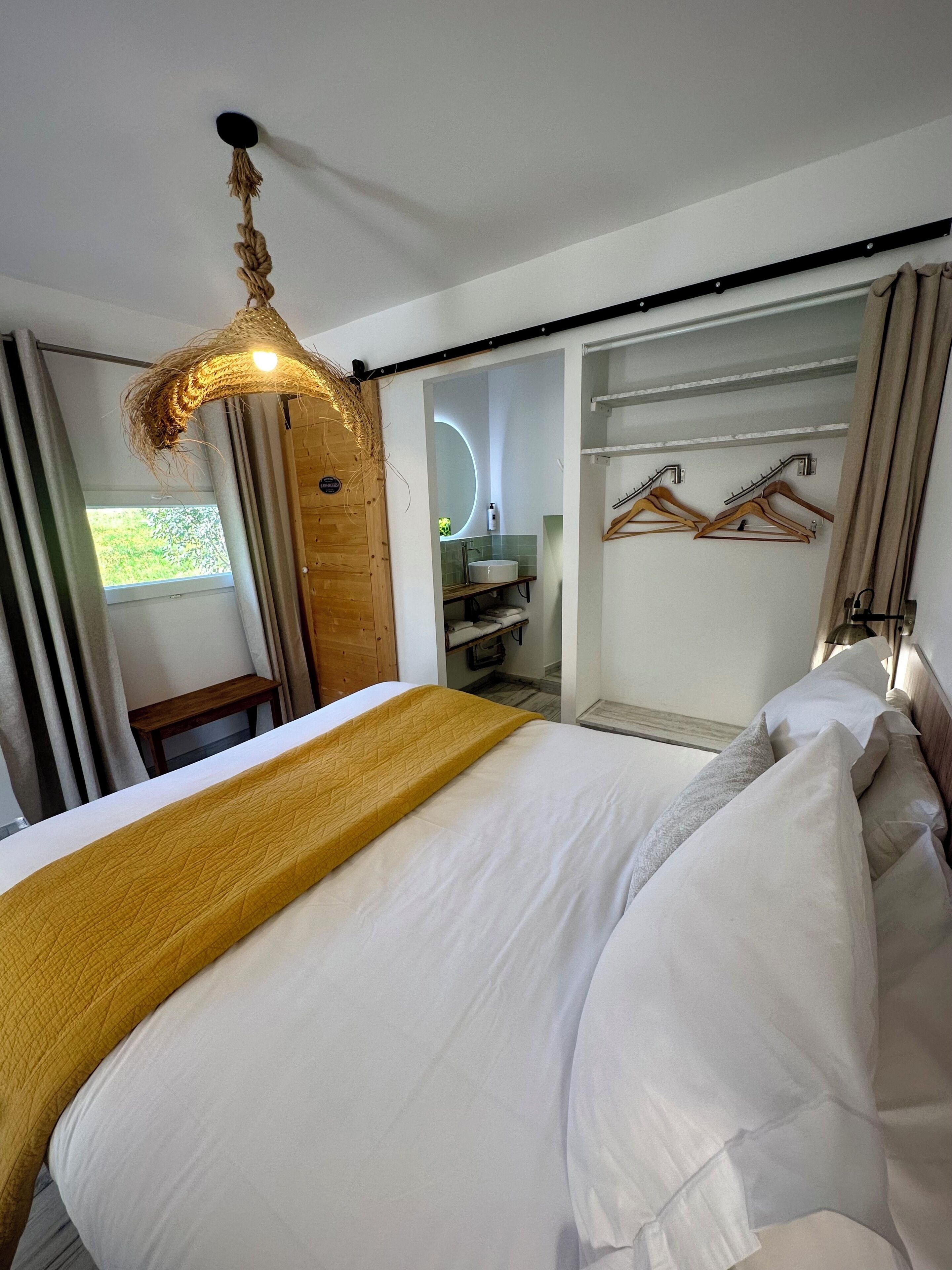 高級開放式客房 | 高級寢具、獨特設計、獨特裝修、書桌