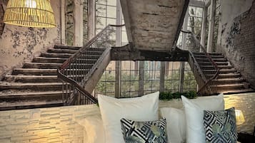 Deluxe-rum - 1 queensize-säng (with Air Conditioning) | Sängtillbehör av högsta kvalitet, individuell inredning och unika möbler