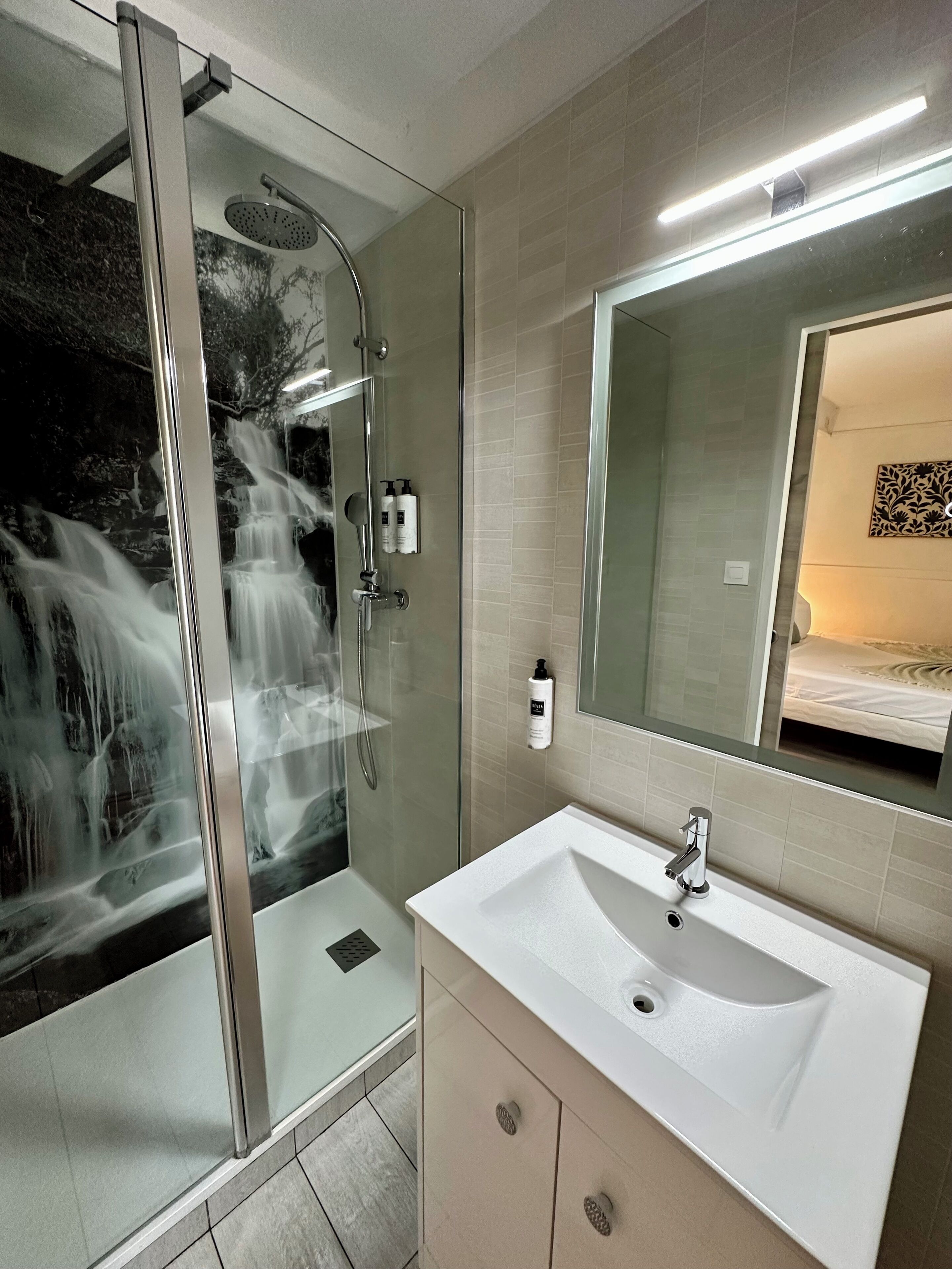 double room, 1 double or 2 single beds | bathroom | shower, free toiletries, hair dryer, towels