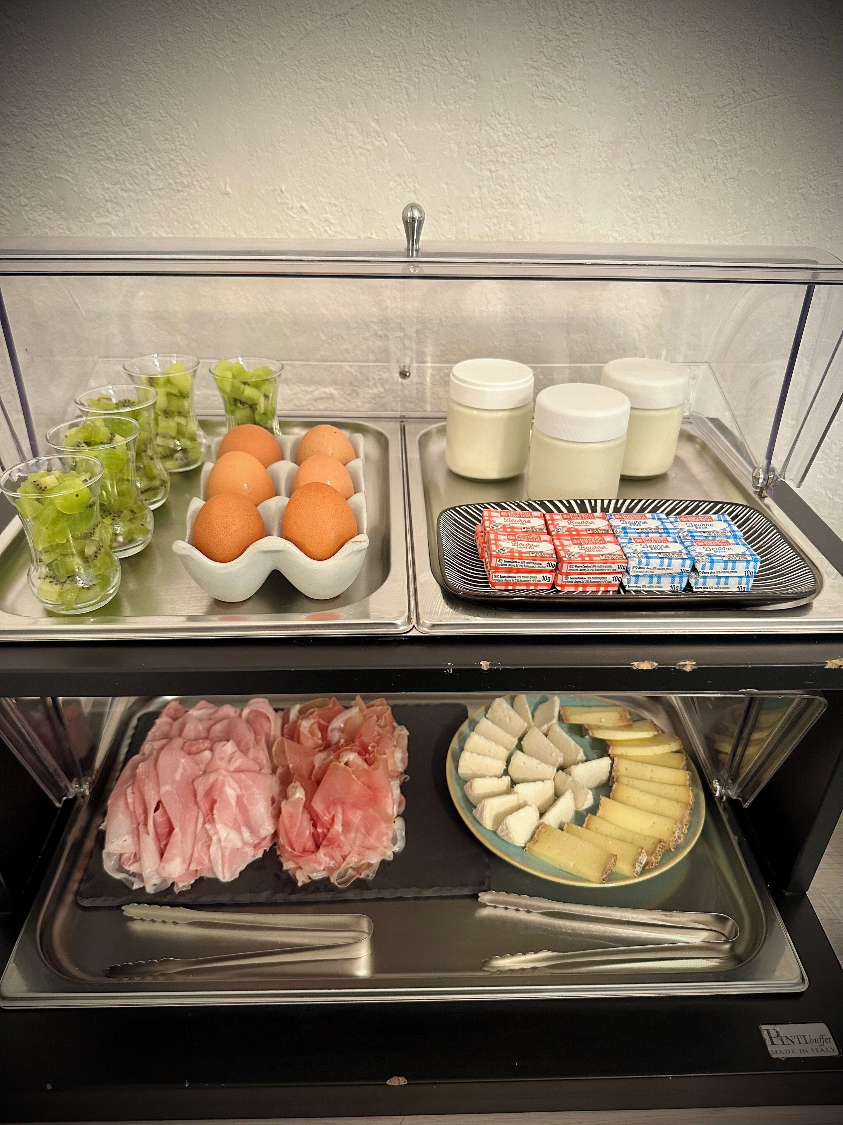 daily continental breakfast (eur 10.50 per person)