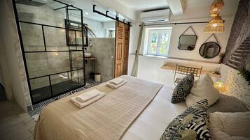 Camera Deluxe, 1 letto queen (with Air Conditioning) | Biancheria da letto di alta qualità, con stile personalizzato