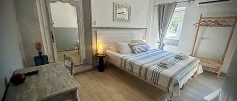 Room, 1 Queen Bed with Sofa bed (with Air Conditioning)